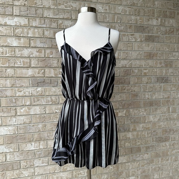 BCBGeneration Striped Romper Size S 🌸 - Picture 2 of 16